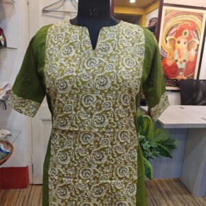 Casual wear short kurti suitable for all ages. Matches with pants, jeans, casual skirts.