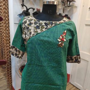 Casual wear short kurti suitable for all ages. Matches with pants, jeans, casual skirts. Without sleeves.