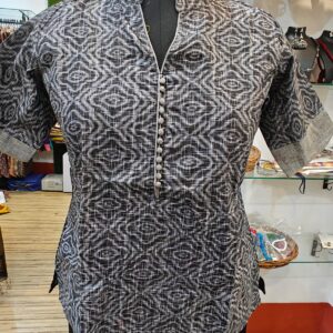 Casual wear short kurti suitable for all ages. Matches with pants, jeans, casual skirts, plazo etc. 3 quarter sleeve.
