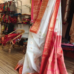 Very Sophisticated  Traditional  Bengal Maslin unique border.